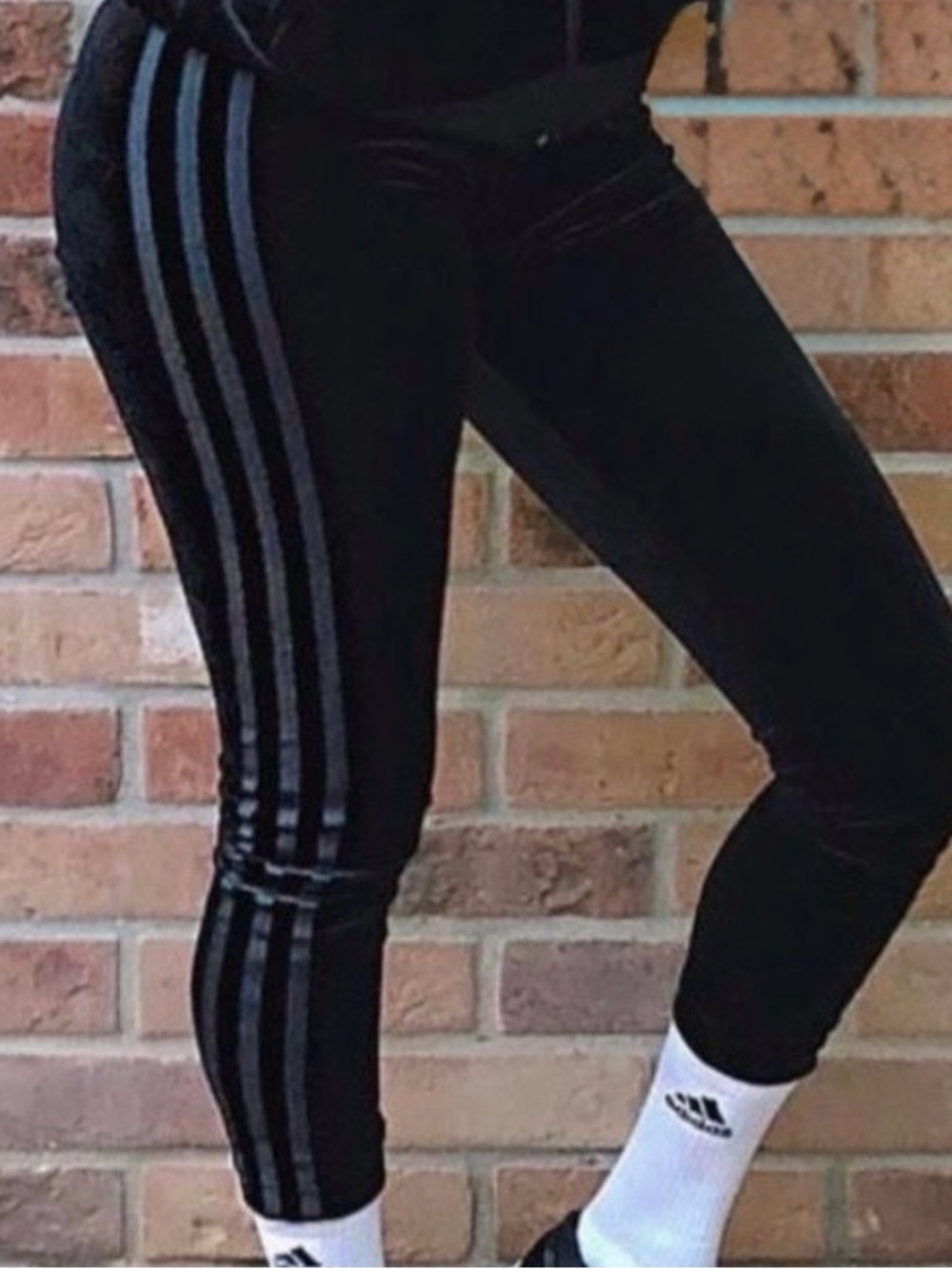 🌟Adidas Originals VELVET VIBES SUPERSTAR Leggings (EUC). Size M